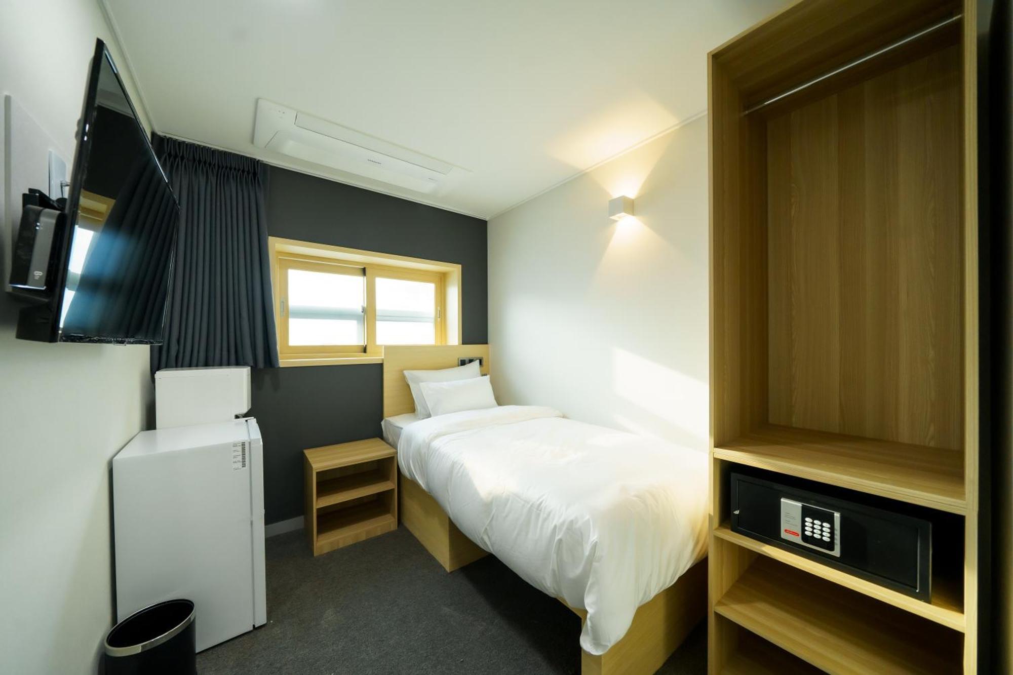 The Stay Hue Myeongdong Сеул Экстерьер фото